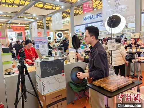 萬商云集浦江畔 上海開春掀起“展會熱”，日用百貨電商與線下交易并駕齊驅